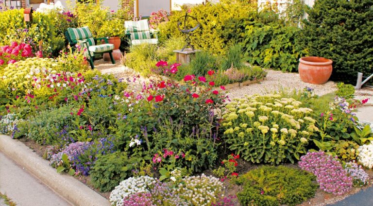 Designing a Small Garden – Plant a Three Season Garden